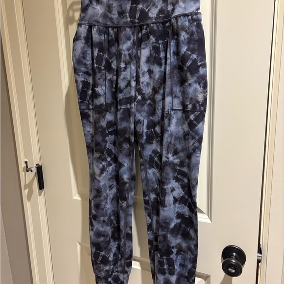 Size S - Athleta Black and Gray Printed Joggers. Soft and comfortable - Picture 1 of 5
